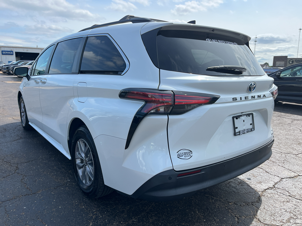 2022 Toyota Sienna representative vehicle photo