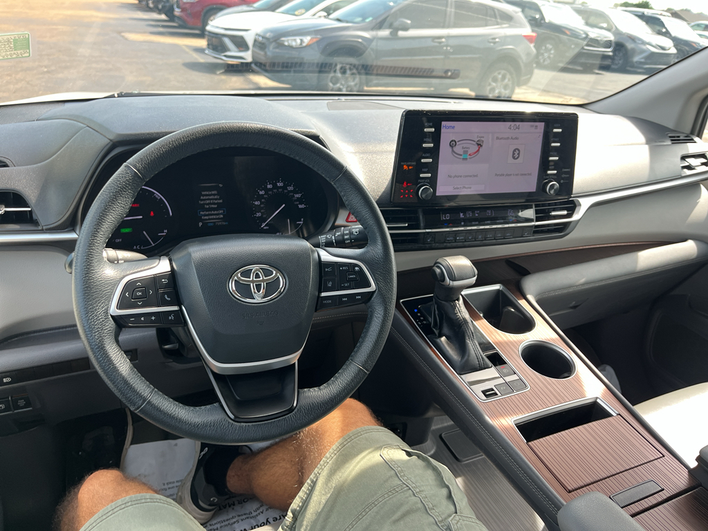 2022 Toyota Sienna representative vehicle photo