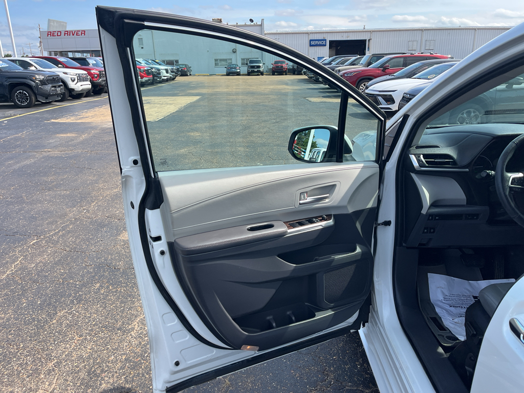 2022 Toyota Sienna representative vehicle photo
