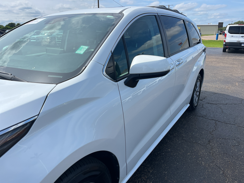 2022 Toyota Sienna representative vehicle photo