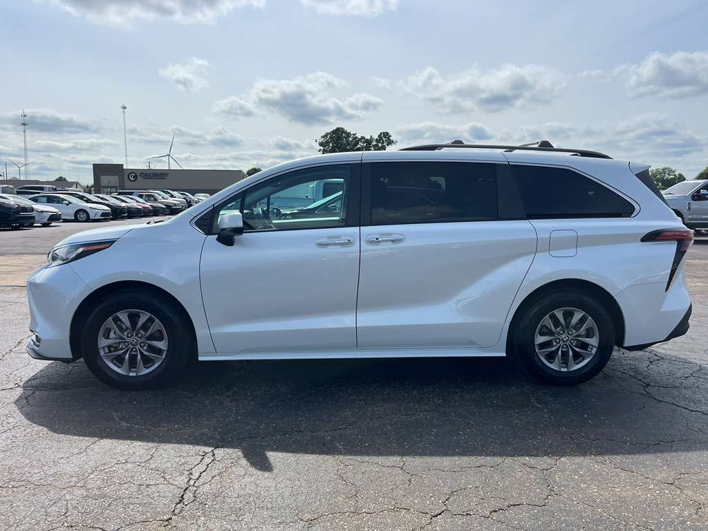 2022 Toyota Sienna representative vehicle photo