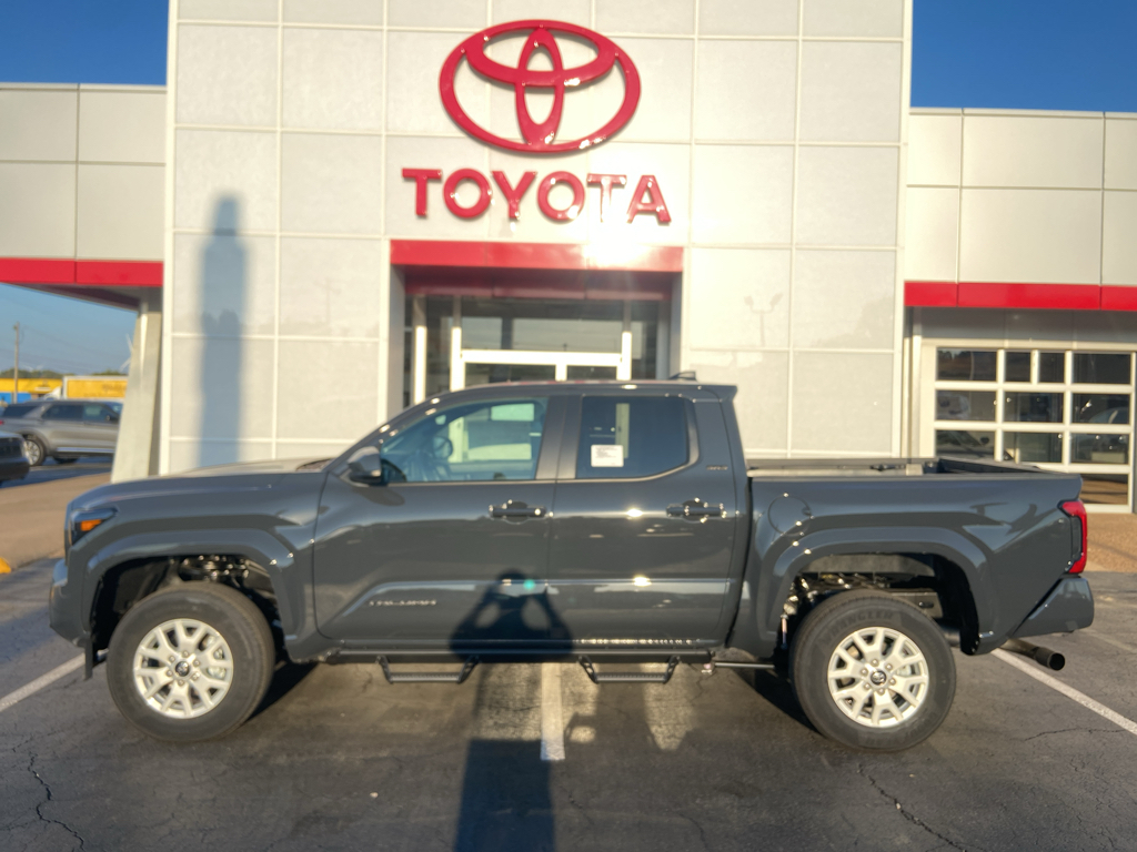 2026 Toyota Tacoma SR5 photo 2