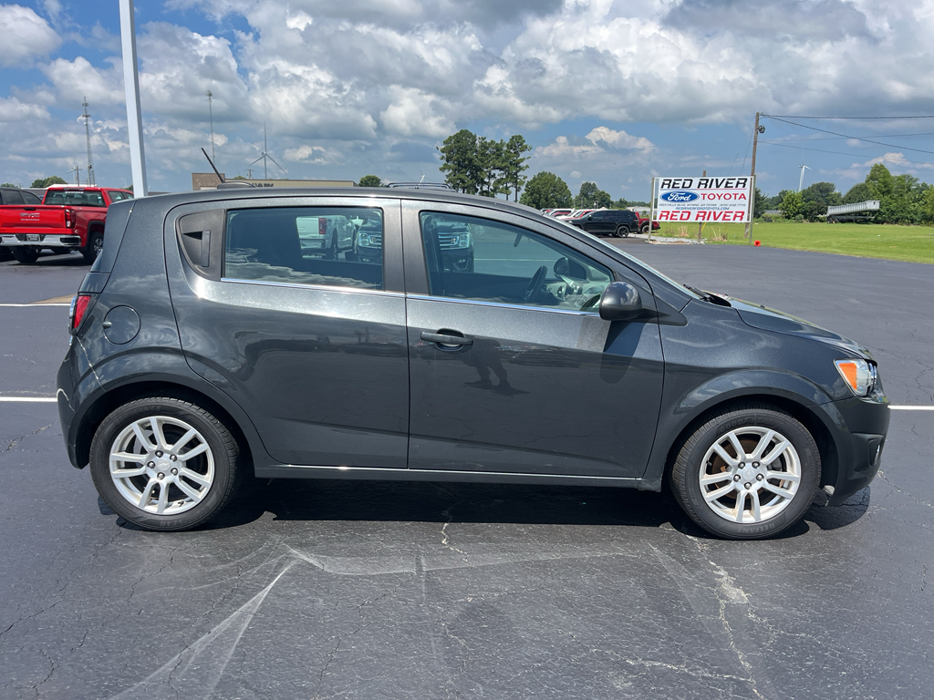 2016 Chevrolet Sonic LT photo 4