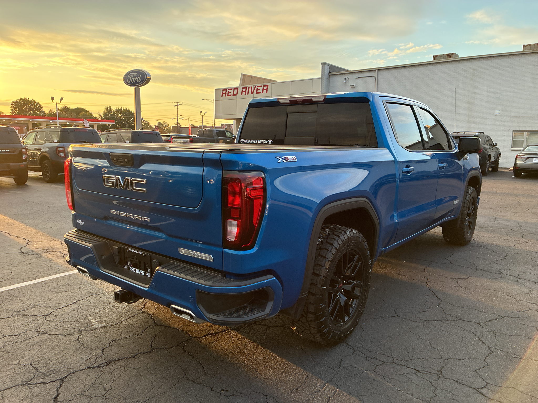 2022 GMC Sierra Elevation photo 5