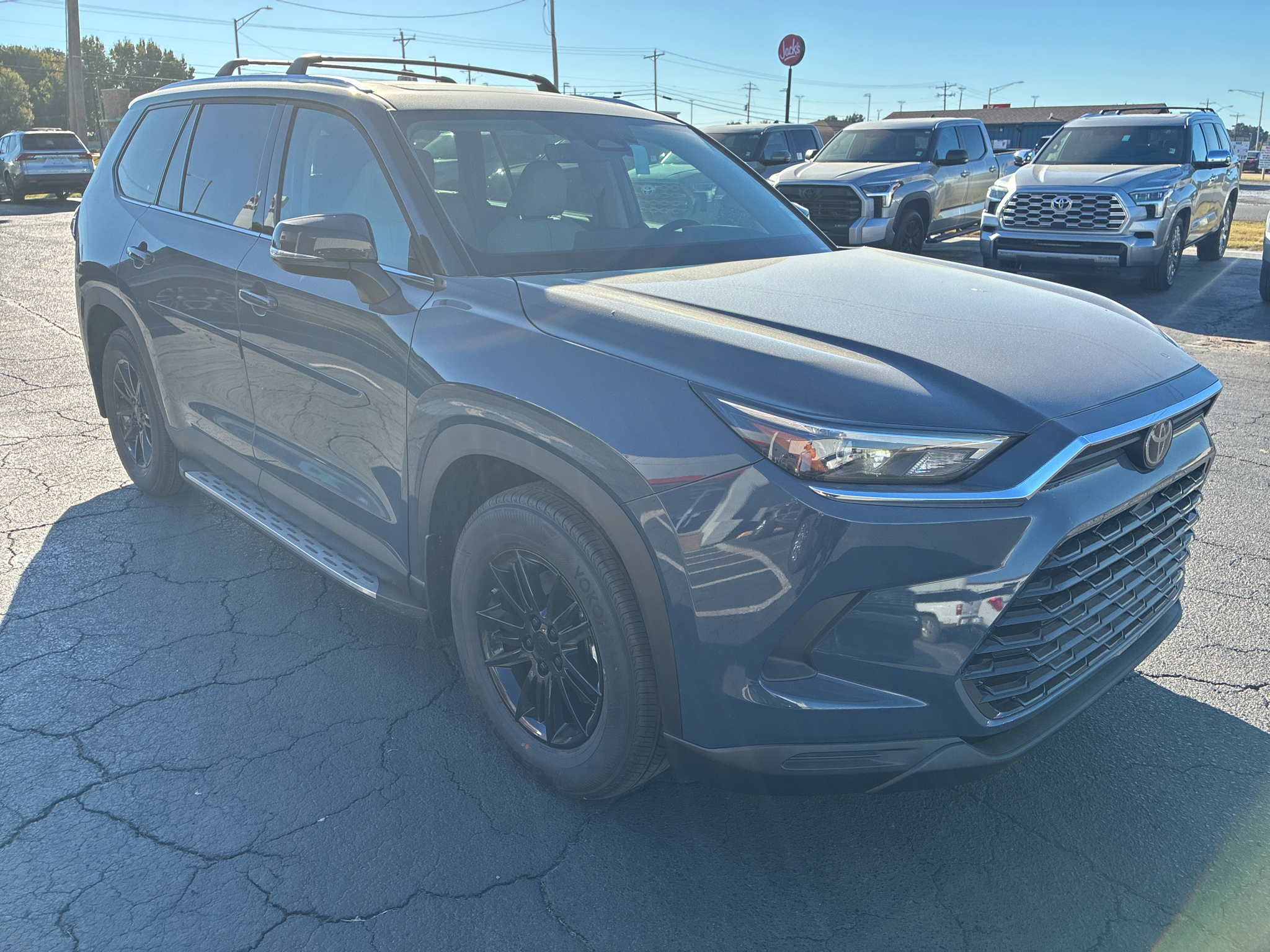 2026 Toyota Grand Highlander XLE photo 3