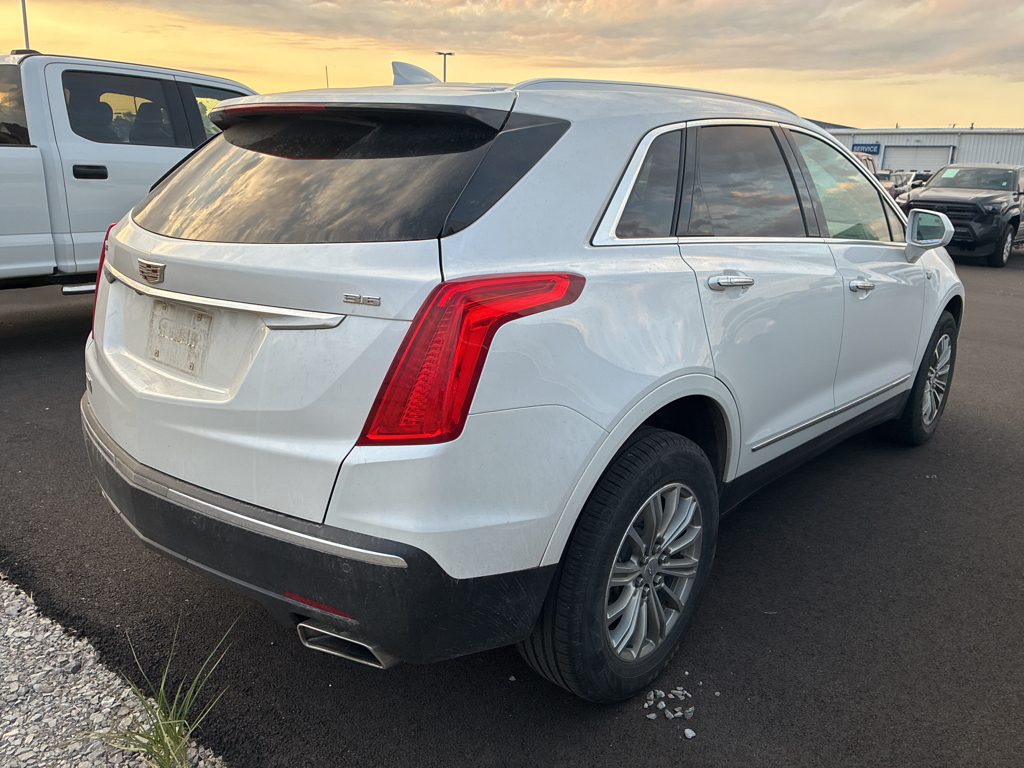 2019 Cadillac XT5 Luxury AWD photo 3