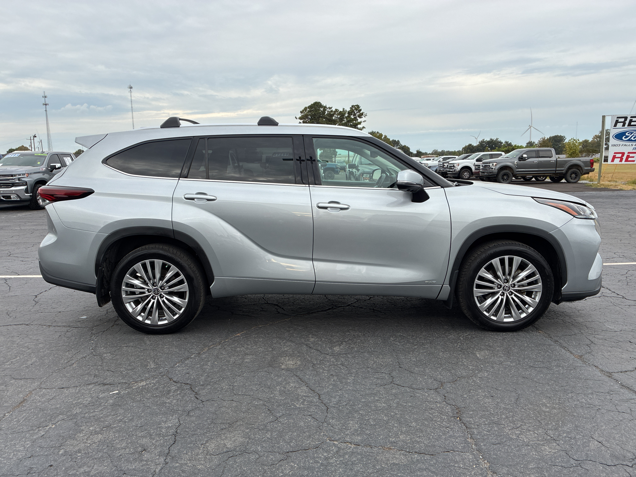 2024 Toyota Highlander Hybrid Hybrid Platinum photo 4