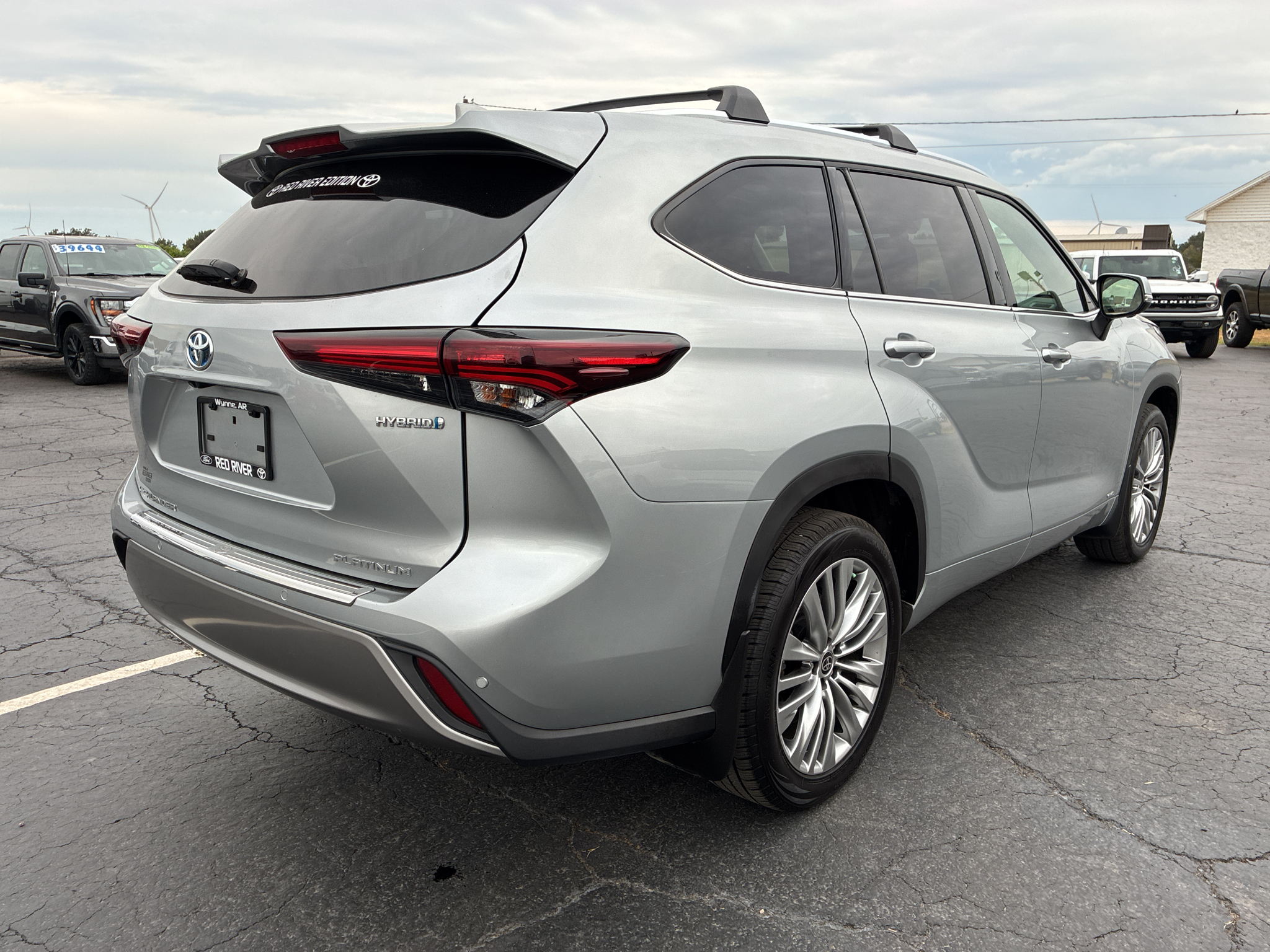 2024 Toyota Highlander Hybrid Hybrid Platinum photo 5