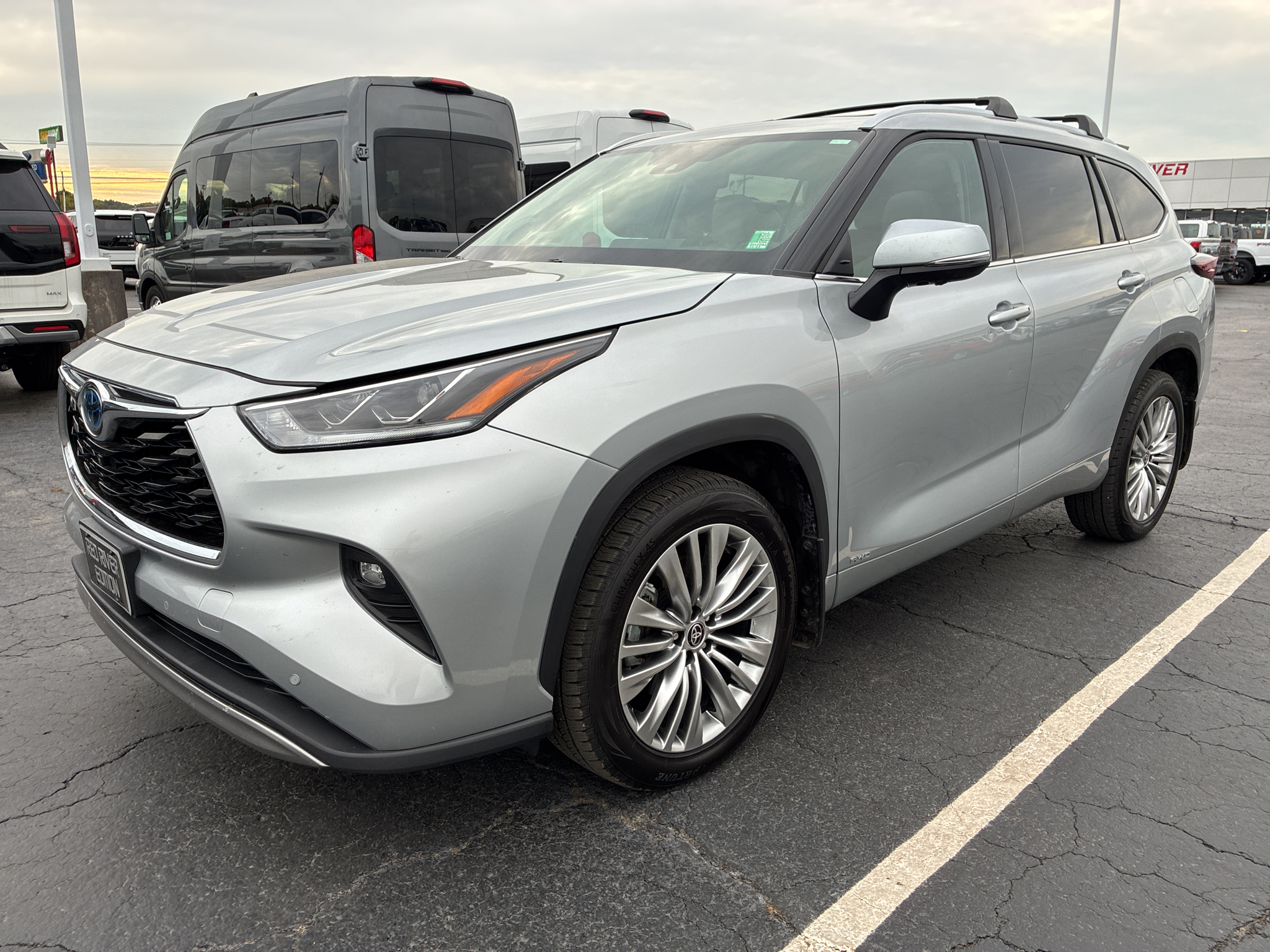 2024 Toyota Highlander Hybrid Hybrid Platinum photo 1