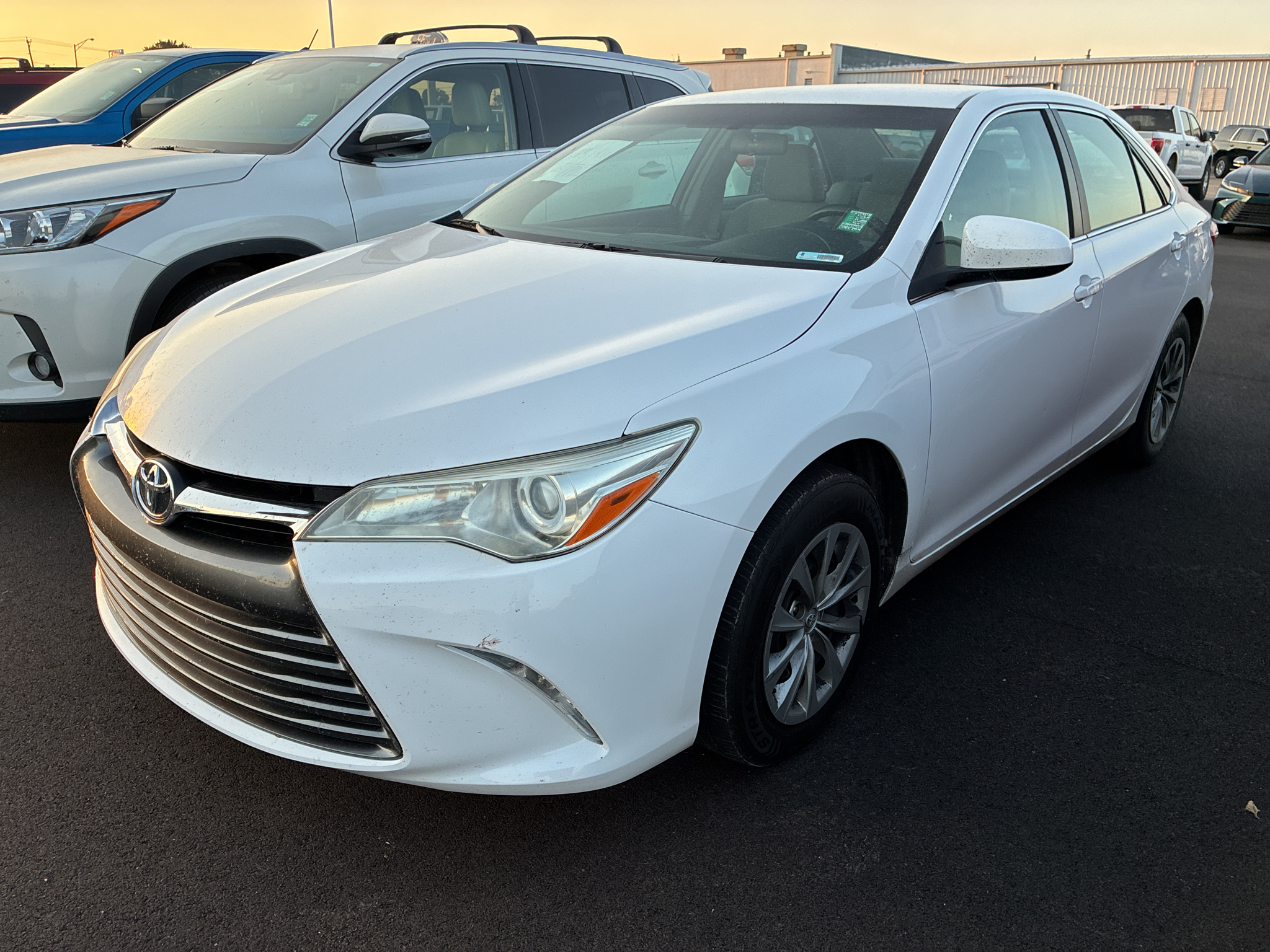 2017 Toyota Camry LE photo 1