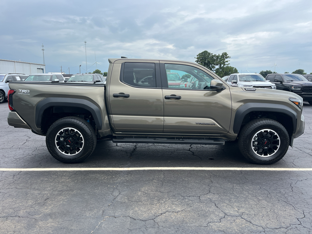 2026 Toyota Tacoma Hybrid TRD Off Road Hybrid photo 4