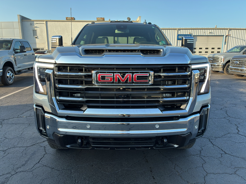 2025 GMC Sierra SLT photo 2