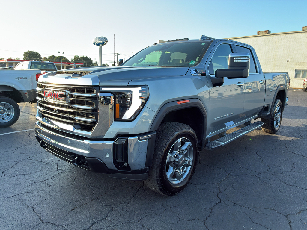2025 GMC Sierra SLT photo 1