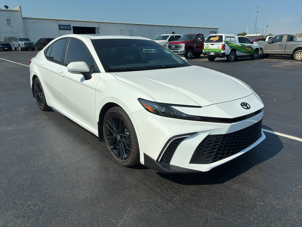2026 Toyota Camry Hybrid SE photo 3