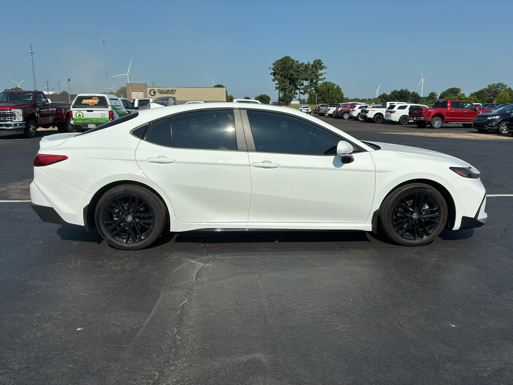 2026 Toyota Camry Hybrid SE photo 4