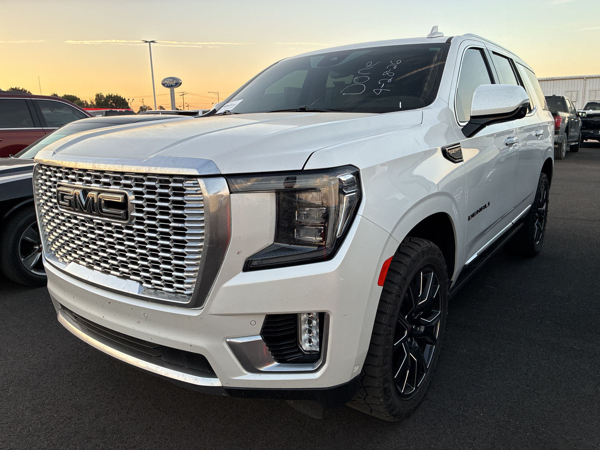 2024 GMC Yukon Denali photo 1