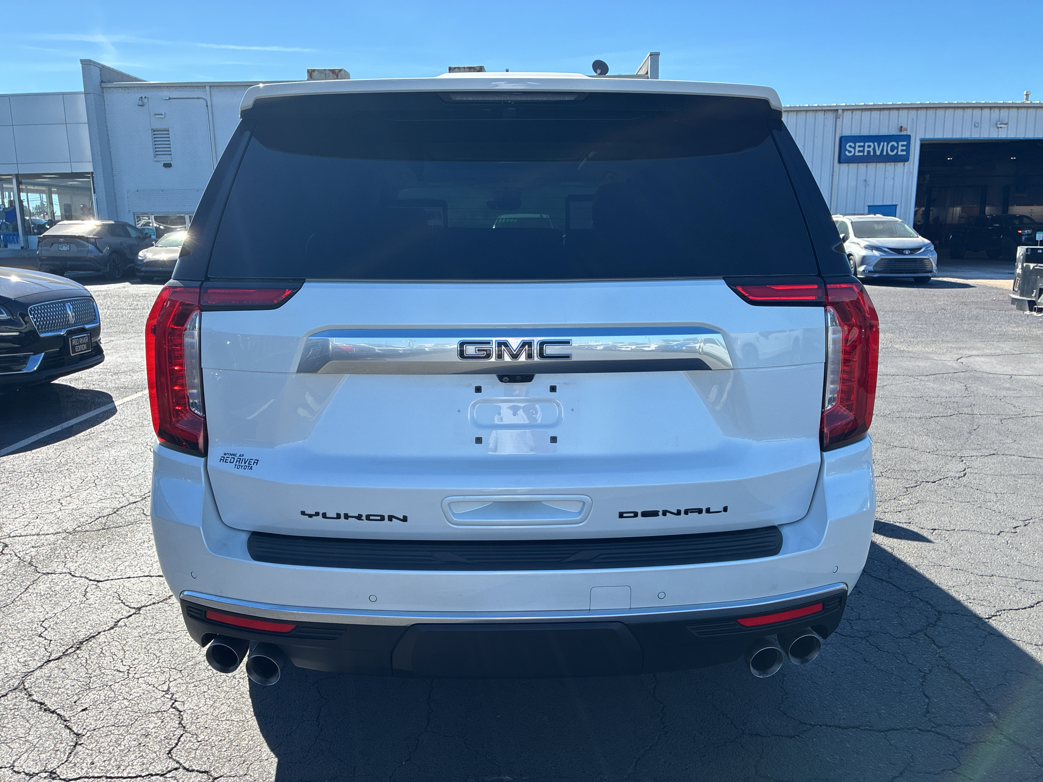 2024 GMC Yukon Denali photo 6
