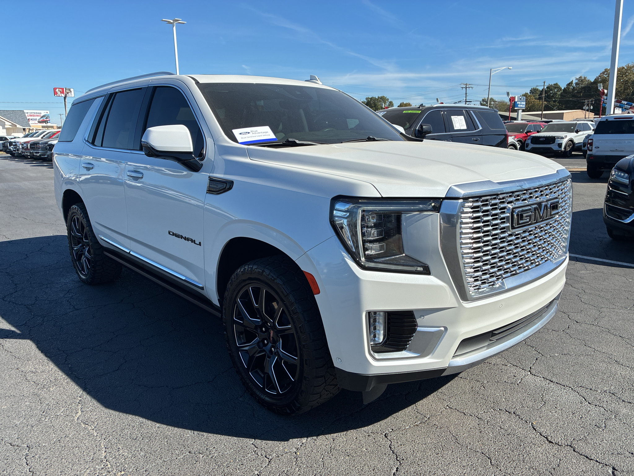 2024 GMC Yukon Denali photo 3