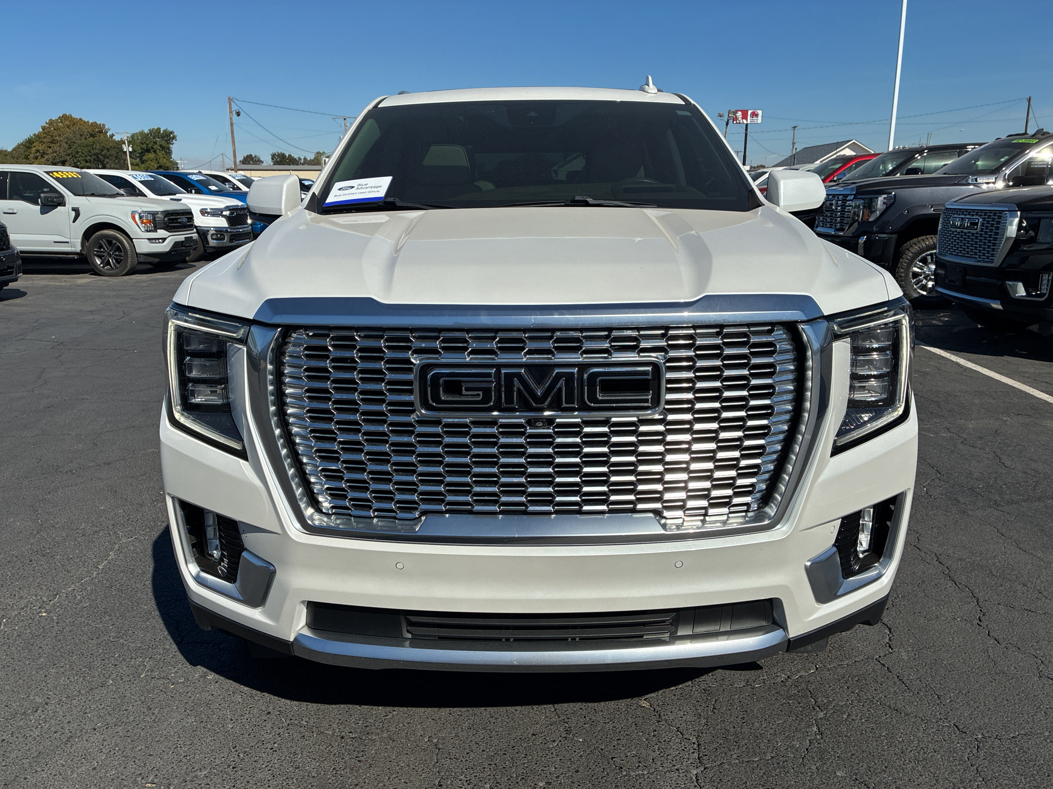2024 GMC Yukon Denali photo 2
