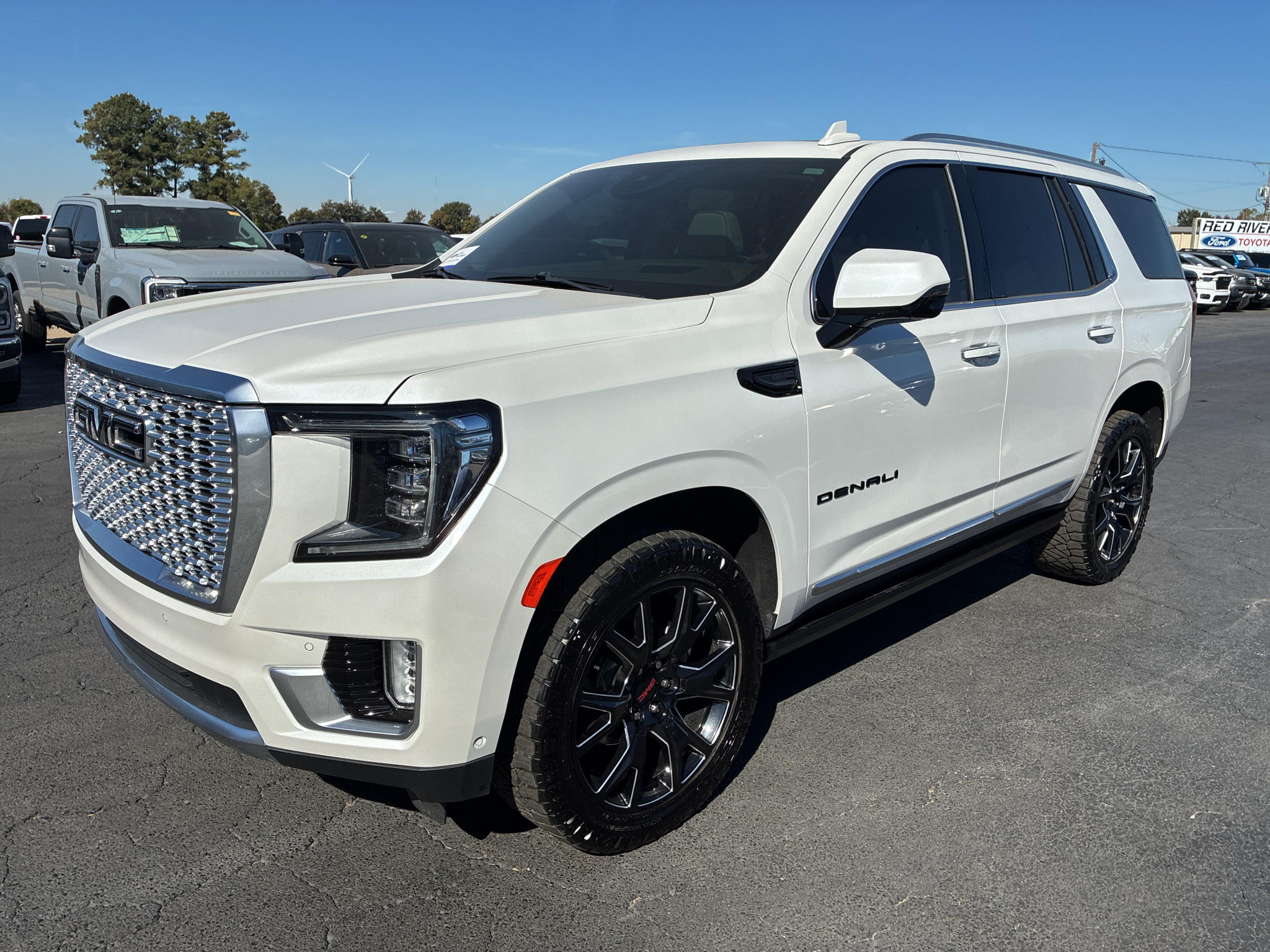 2024 GMC Yukon Denali photo 1