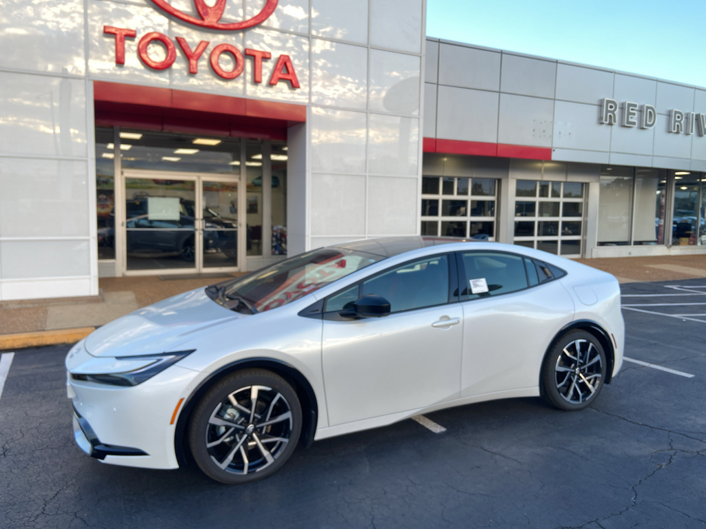 2027 Toyota Prius Prime (PHEV) vehicle photo 1