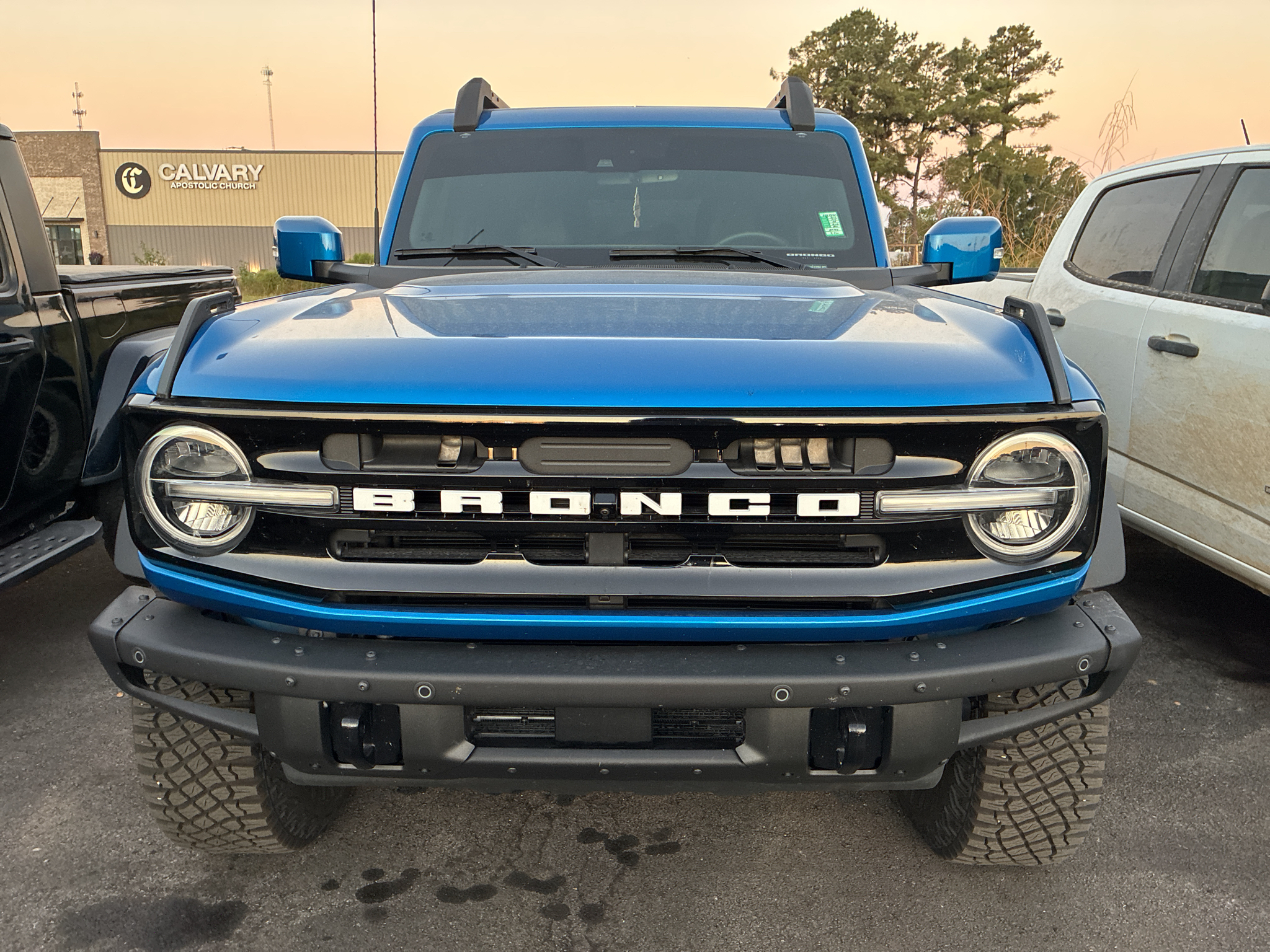 2024 Ford Bronco Outer Banks photo 2