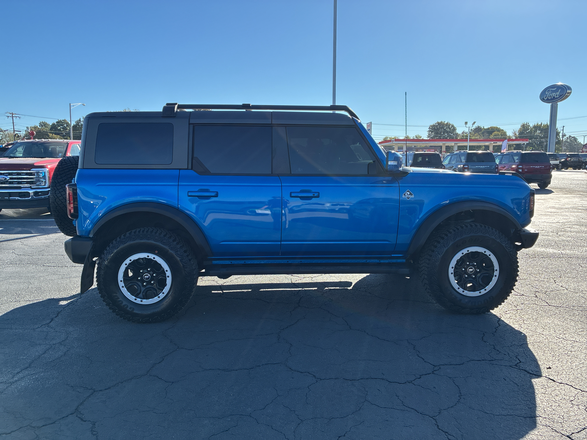 2024 Ford Bronco Outer Banks photo 2
