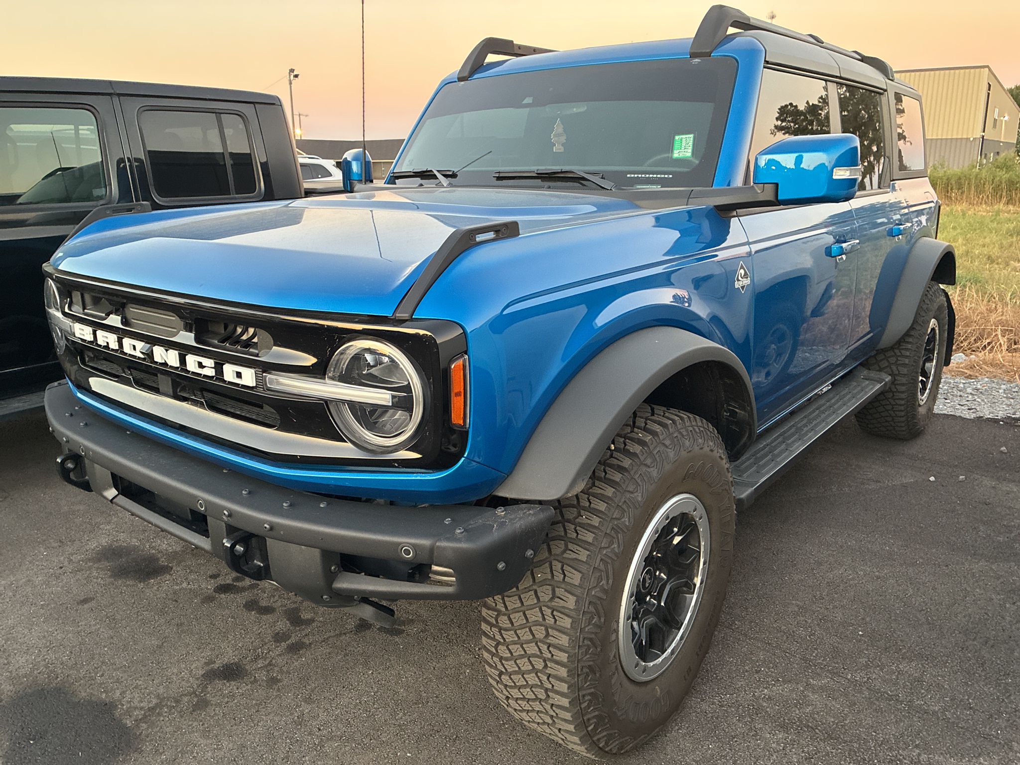 2024 Ford Bronco Outer Banks photo 1