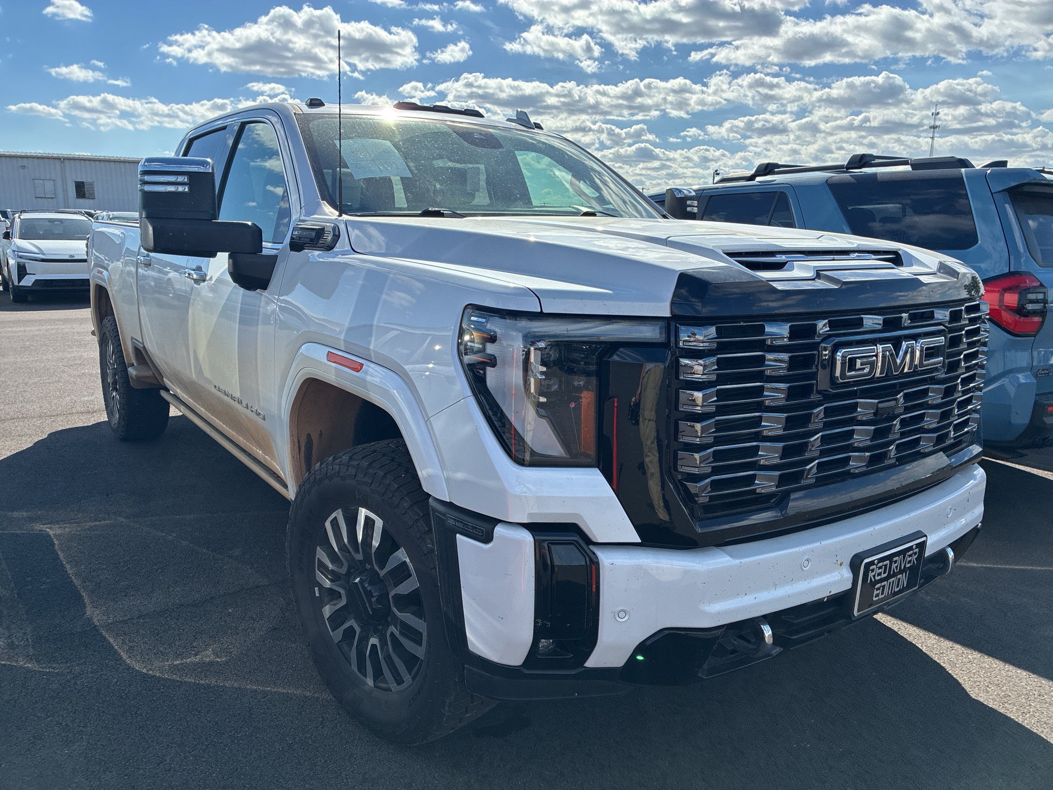 2025 GMC Sierra Denali Ultimate photo 2