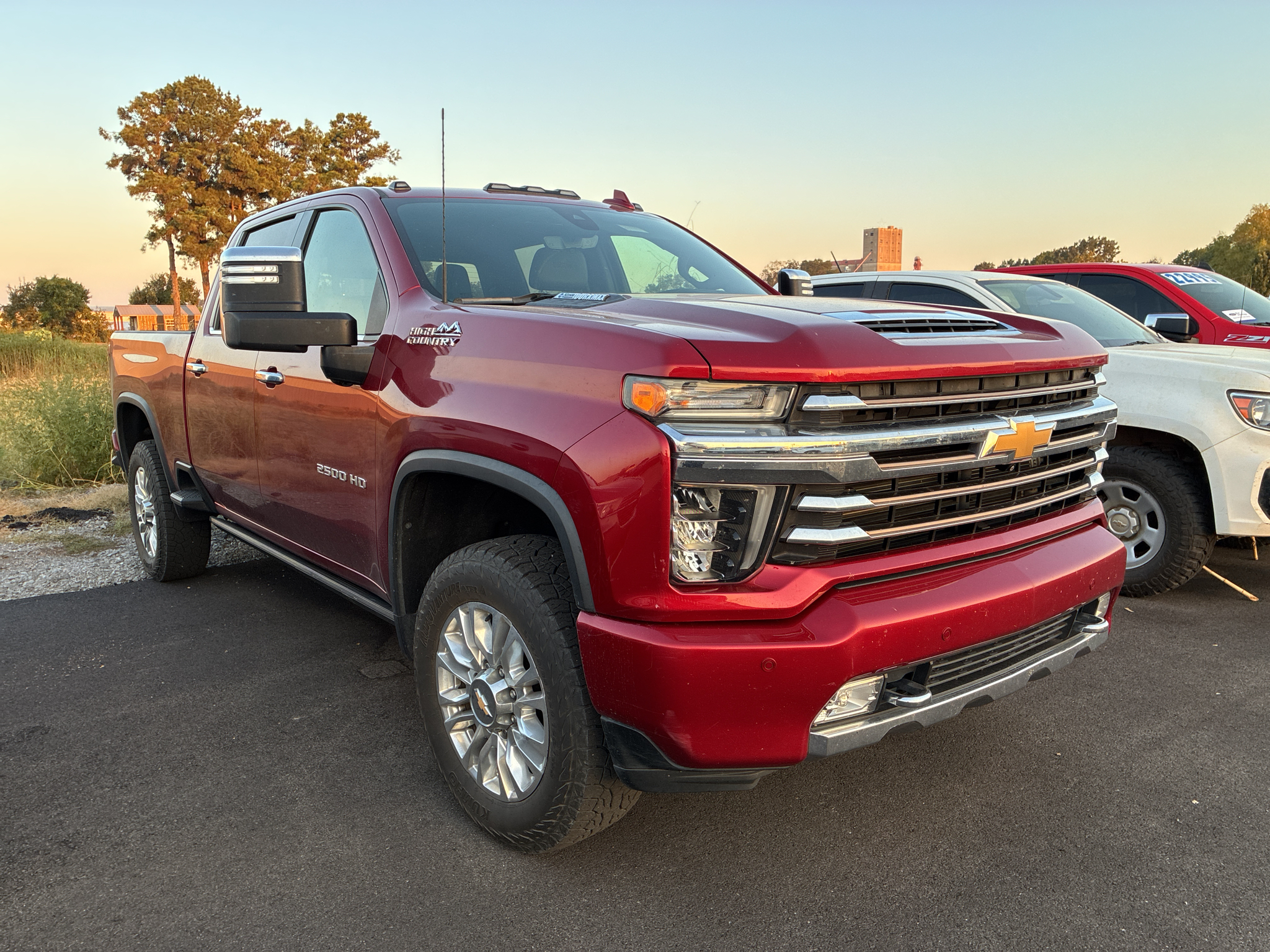2021 Chevrolet Silverado High Country photo 2