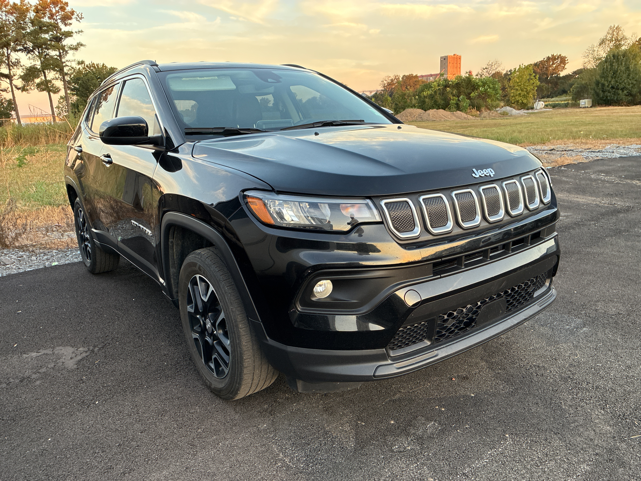 2022 Jeep Compass Latitude photo 2