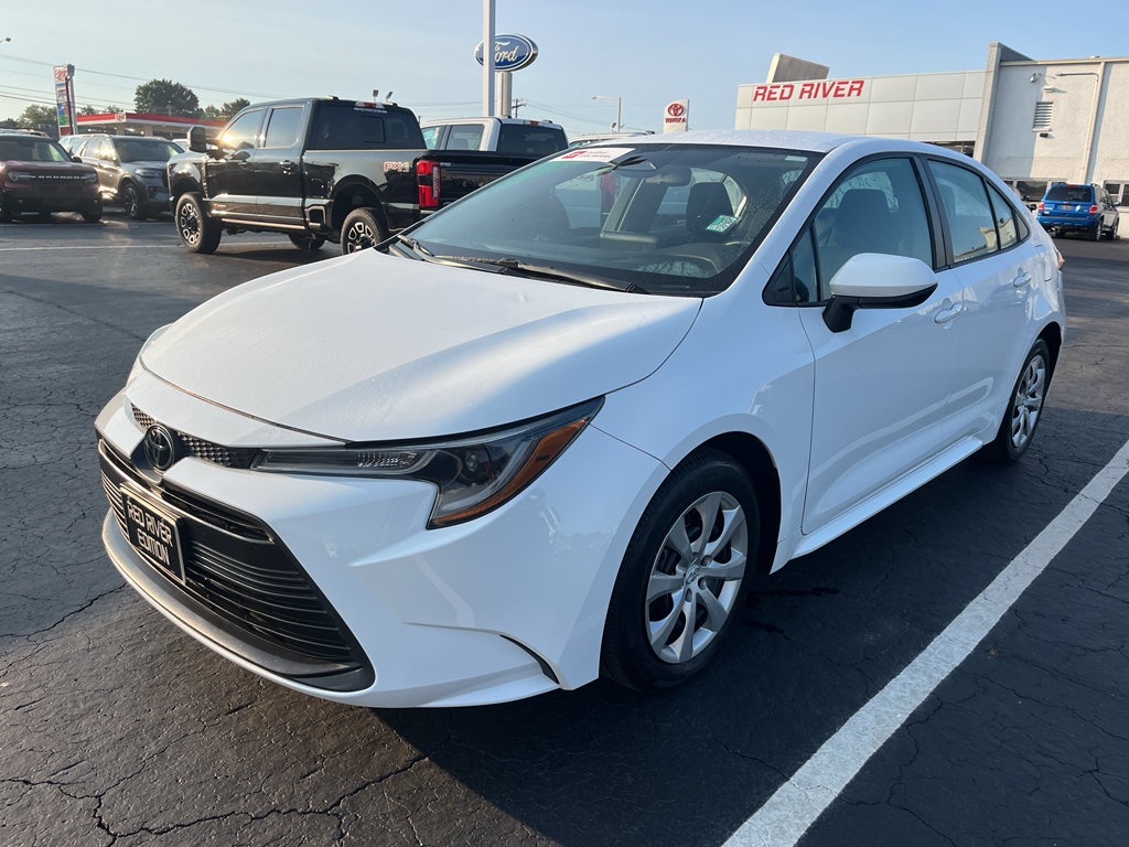 2024 Toyota Corolla LE photo 1