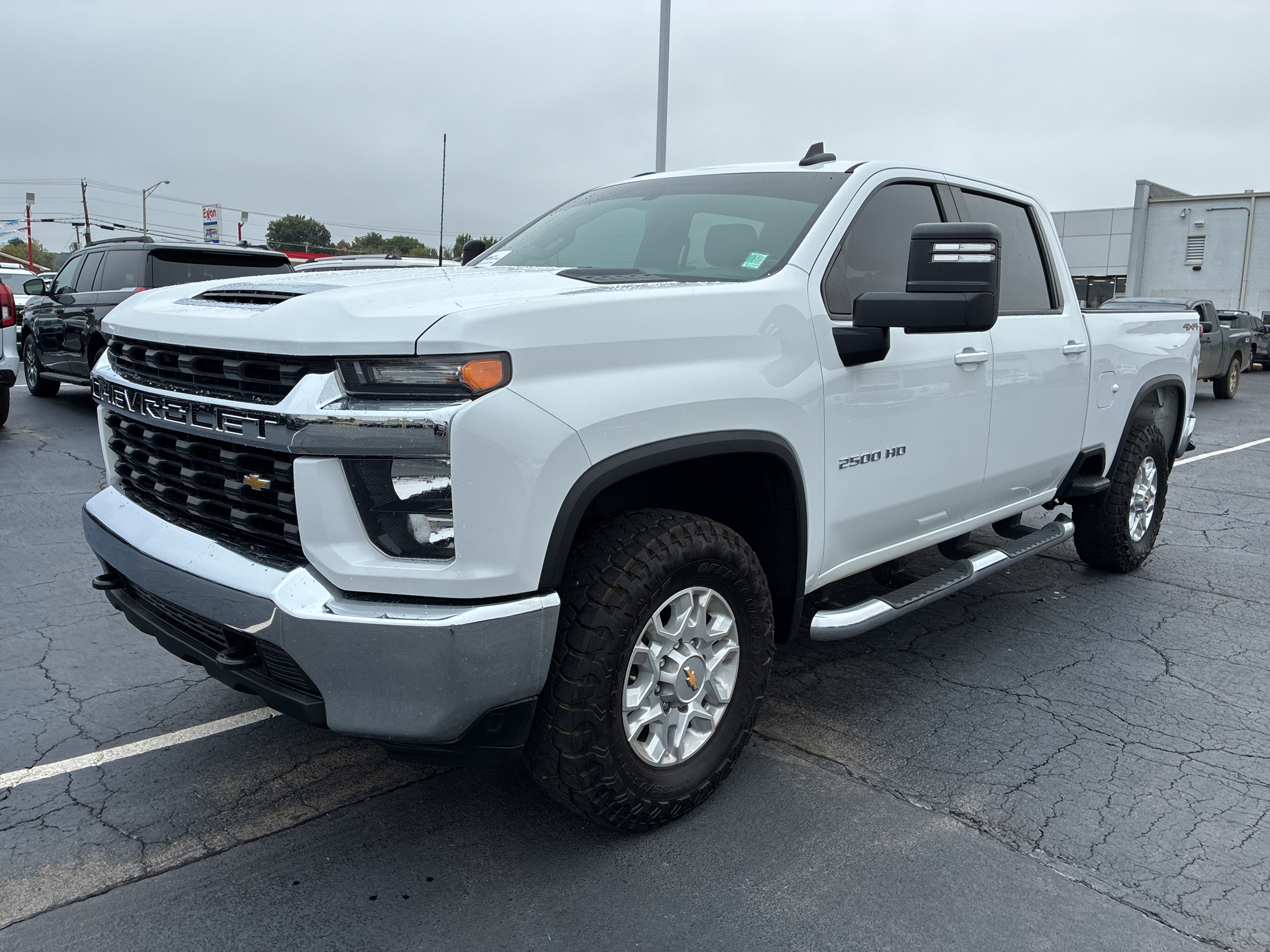 2023 Chevrolet Silverado LT photo 1