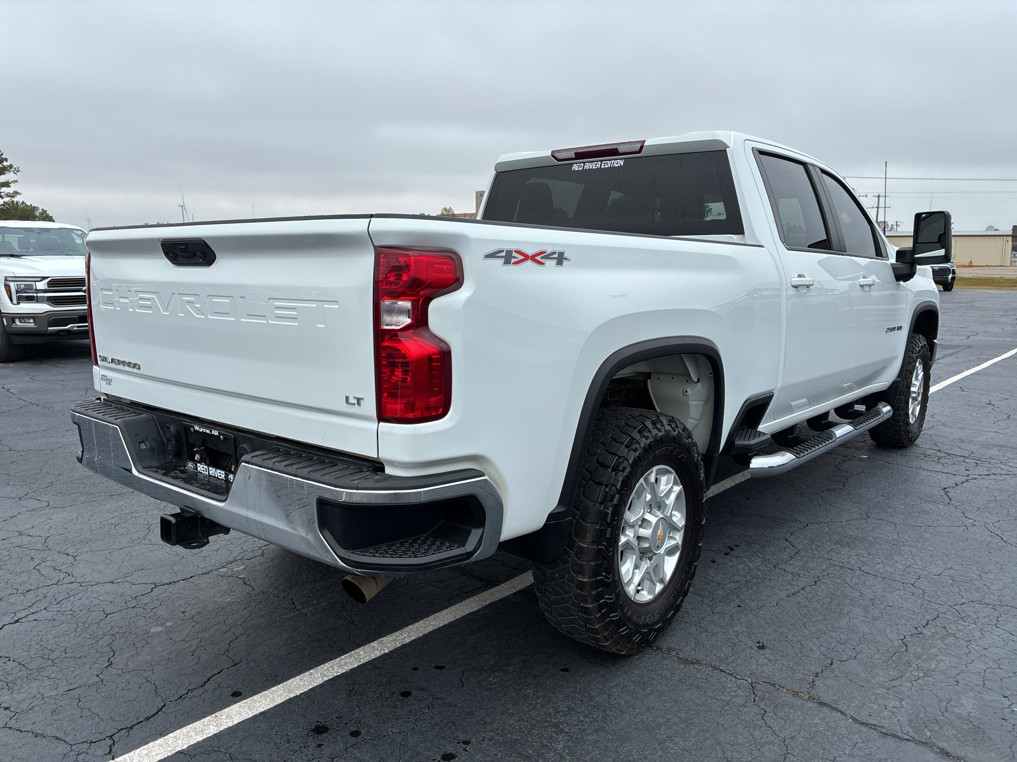 2023 Chevrolet Silverado LT photo 5