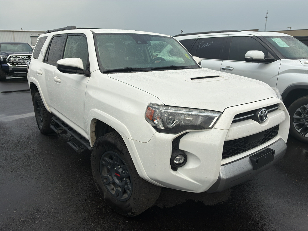 2022 Toyota 4Runner TRD Off Road photo 2