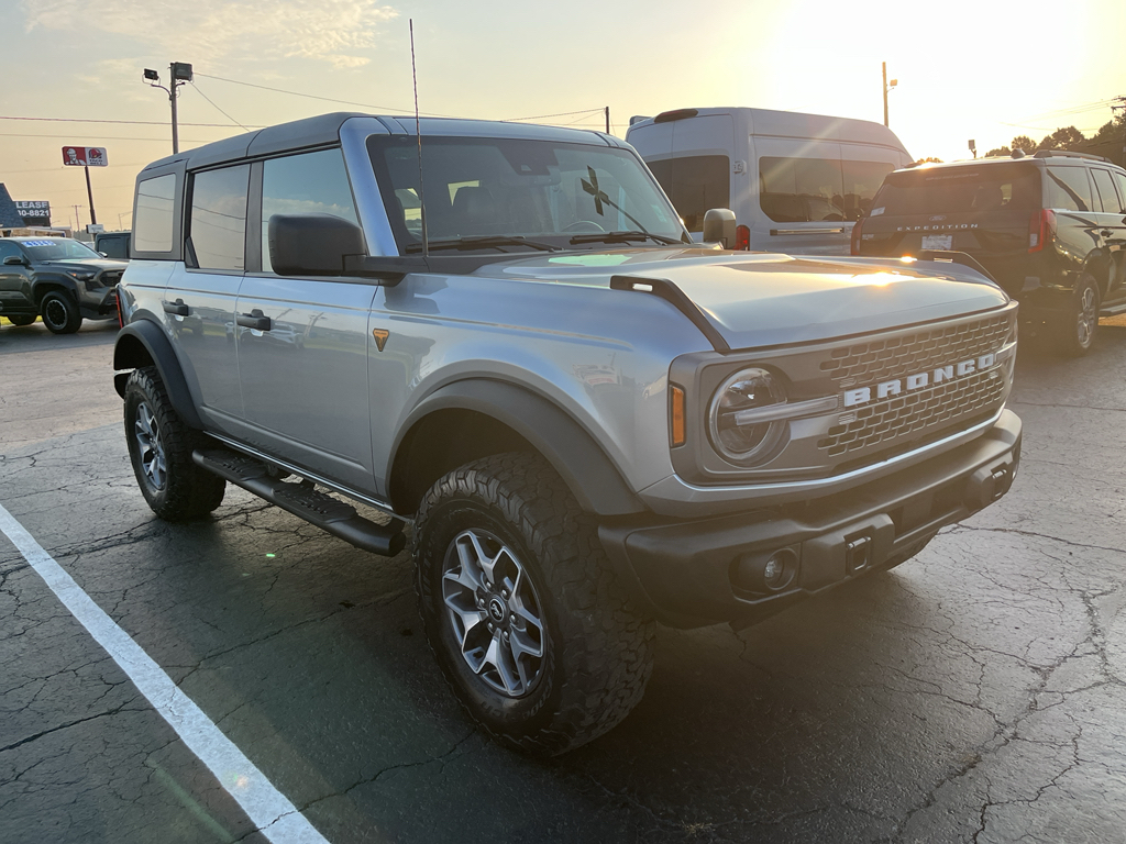 2023 Ford Bronco Badlands photo 3