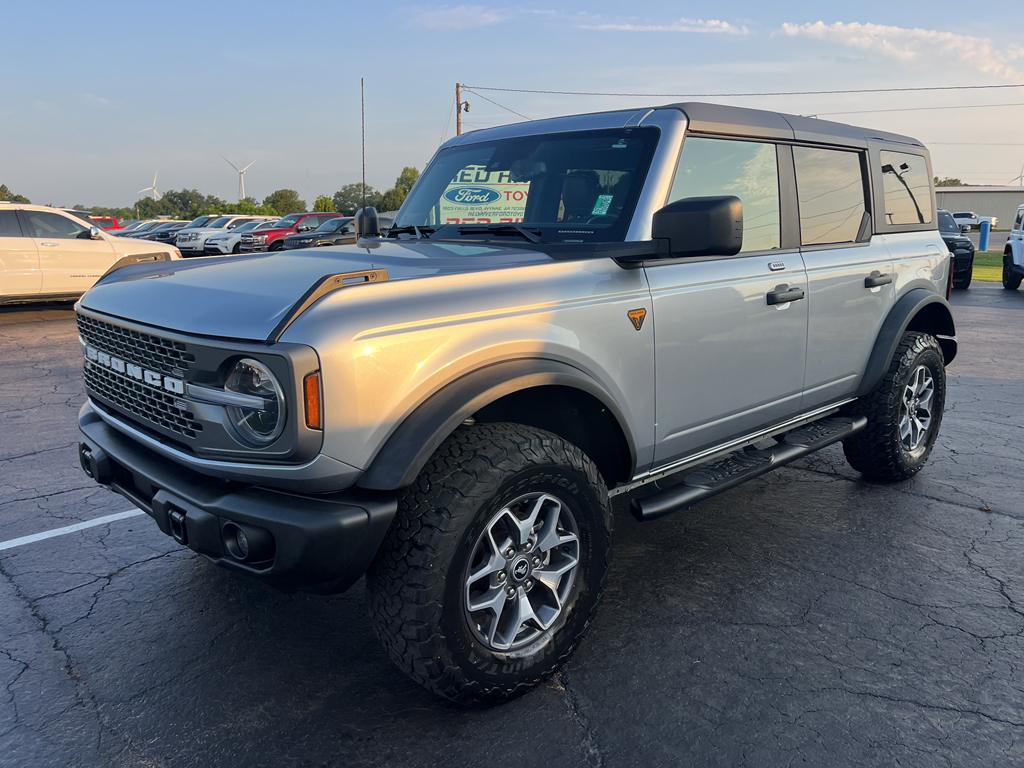 2023 Ford Bronco Badlands photo 1