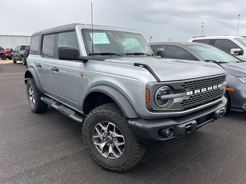 2023 Iconic Silver Metallic Ford Bronco Badlands 4X4 SUV