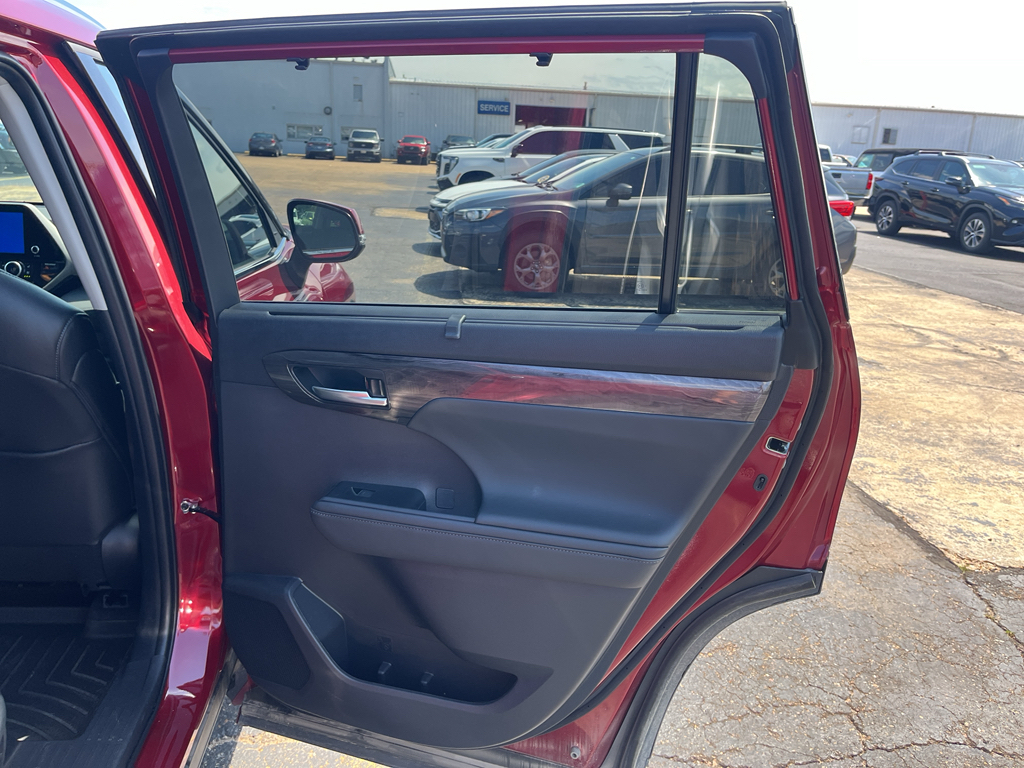 2026 Toyota Highlander representative vehicle photo