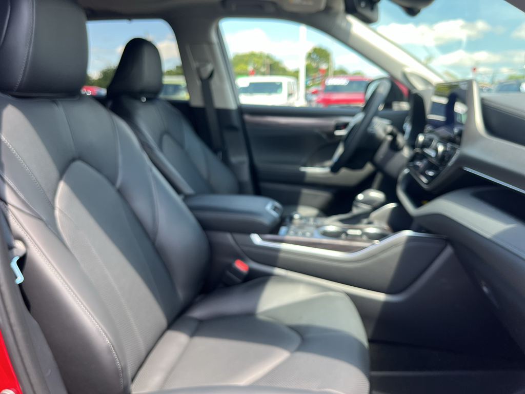 2026 Toyota Highlander representative vehicle photo