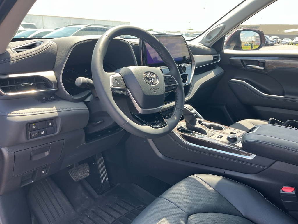 2026 Toyota Highlander representative vehicle photo