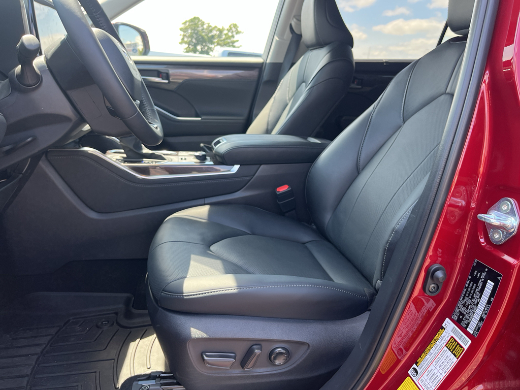 2026 Toyota Highlander representative vehicle photo