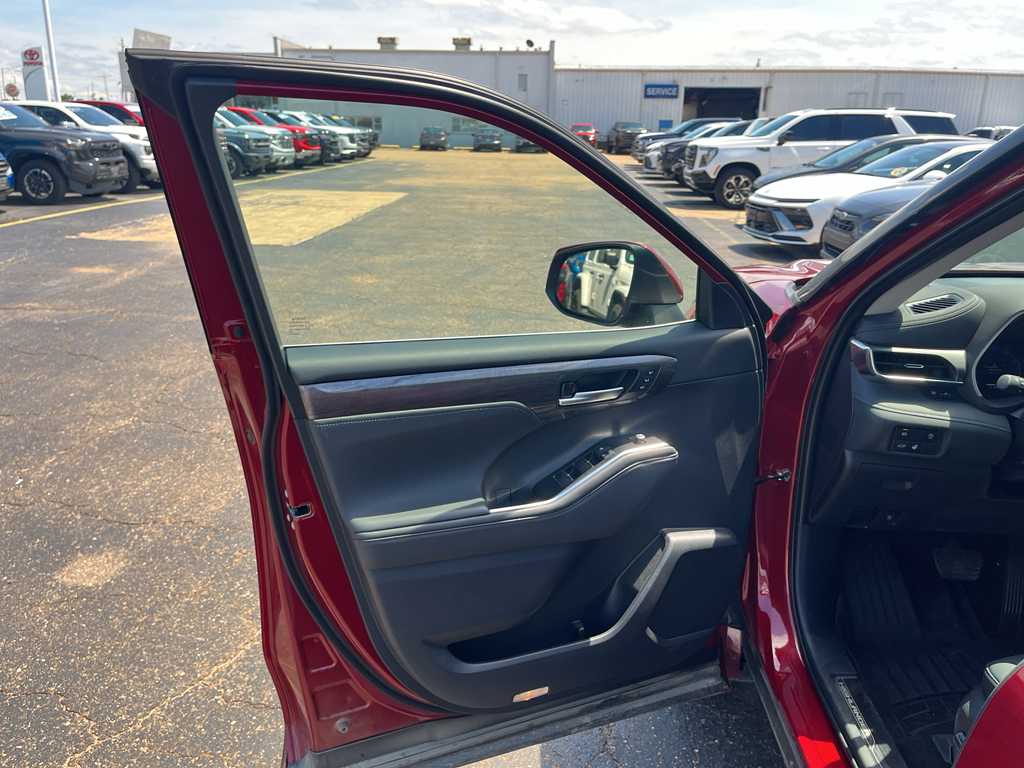 2026 Toyota Highlander representative vehicle photo