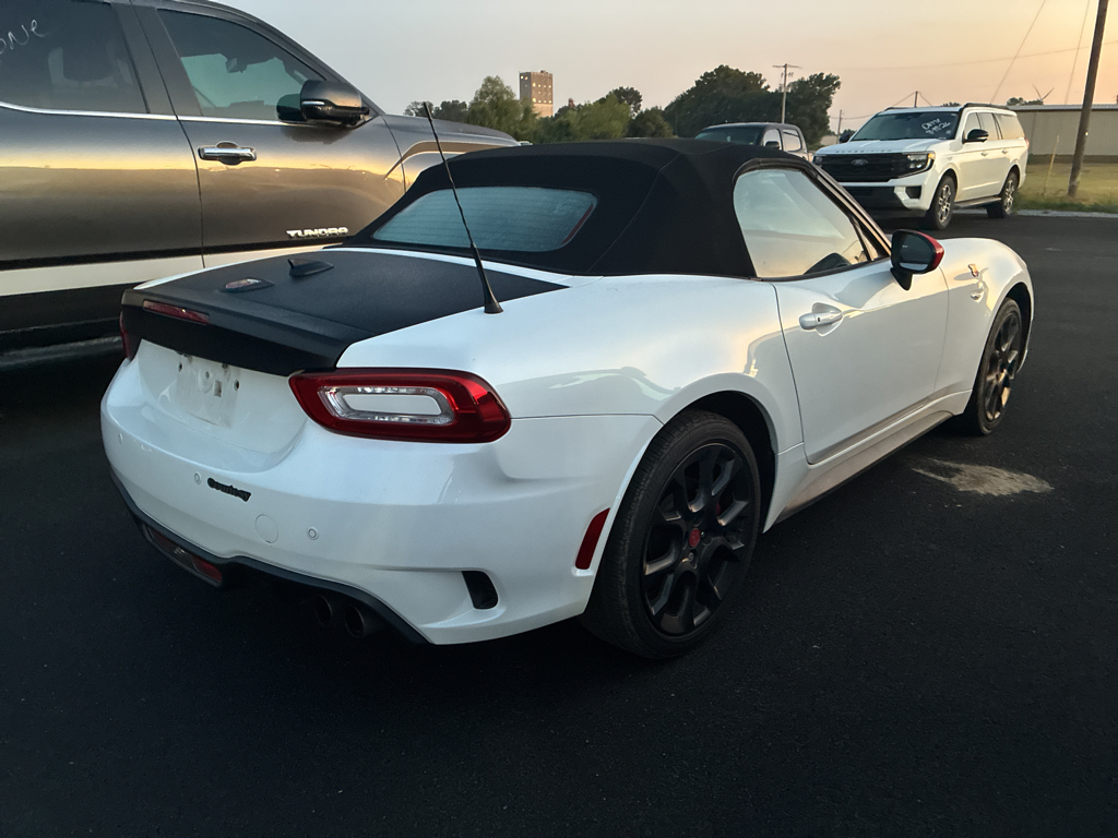 2020 Fiat 124 Spider Abarth photo 4