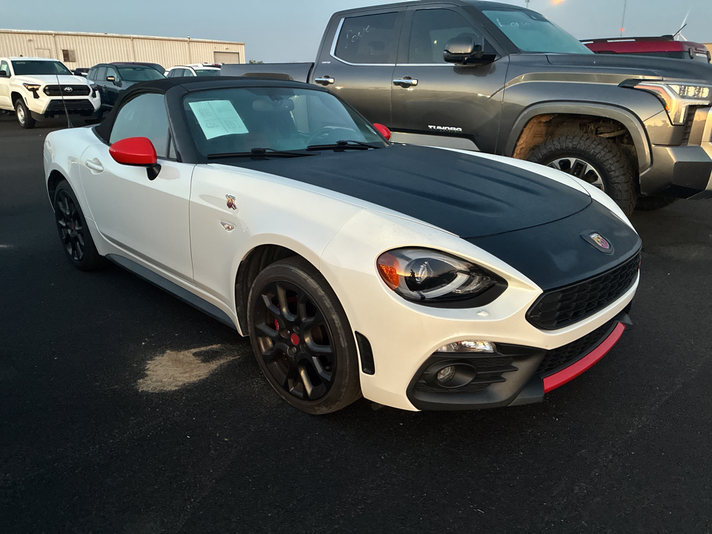 2020 Fiat 124 Spider Abarth photo 3
