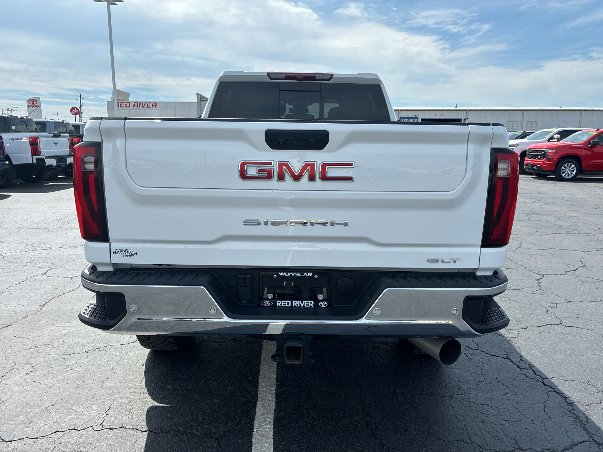2025 GMC Sierra SLT photo 6