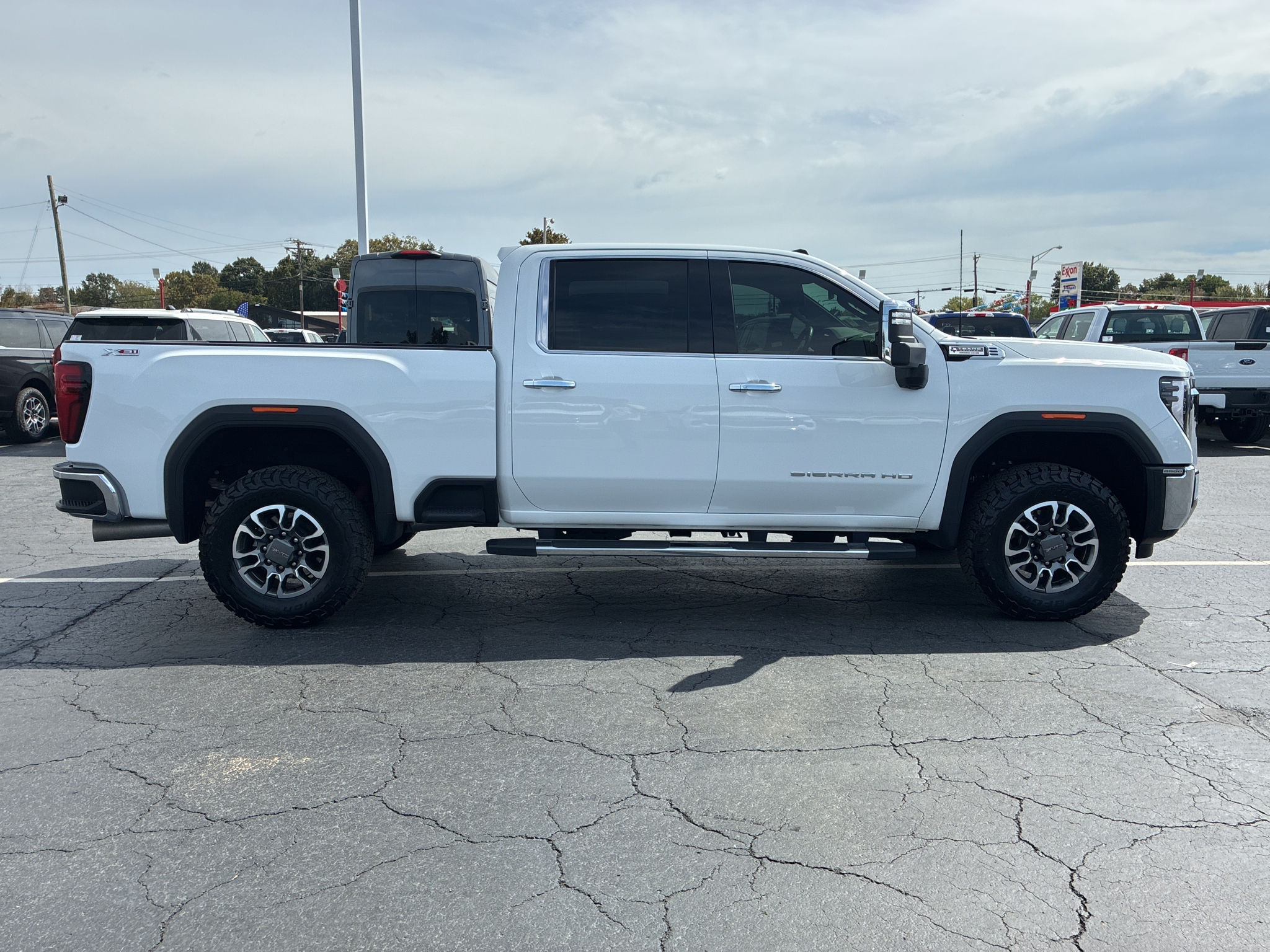 2025 GMC Sierra SLT photo 4