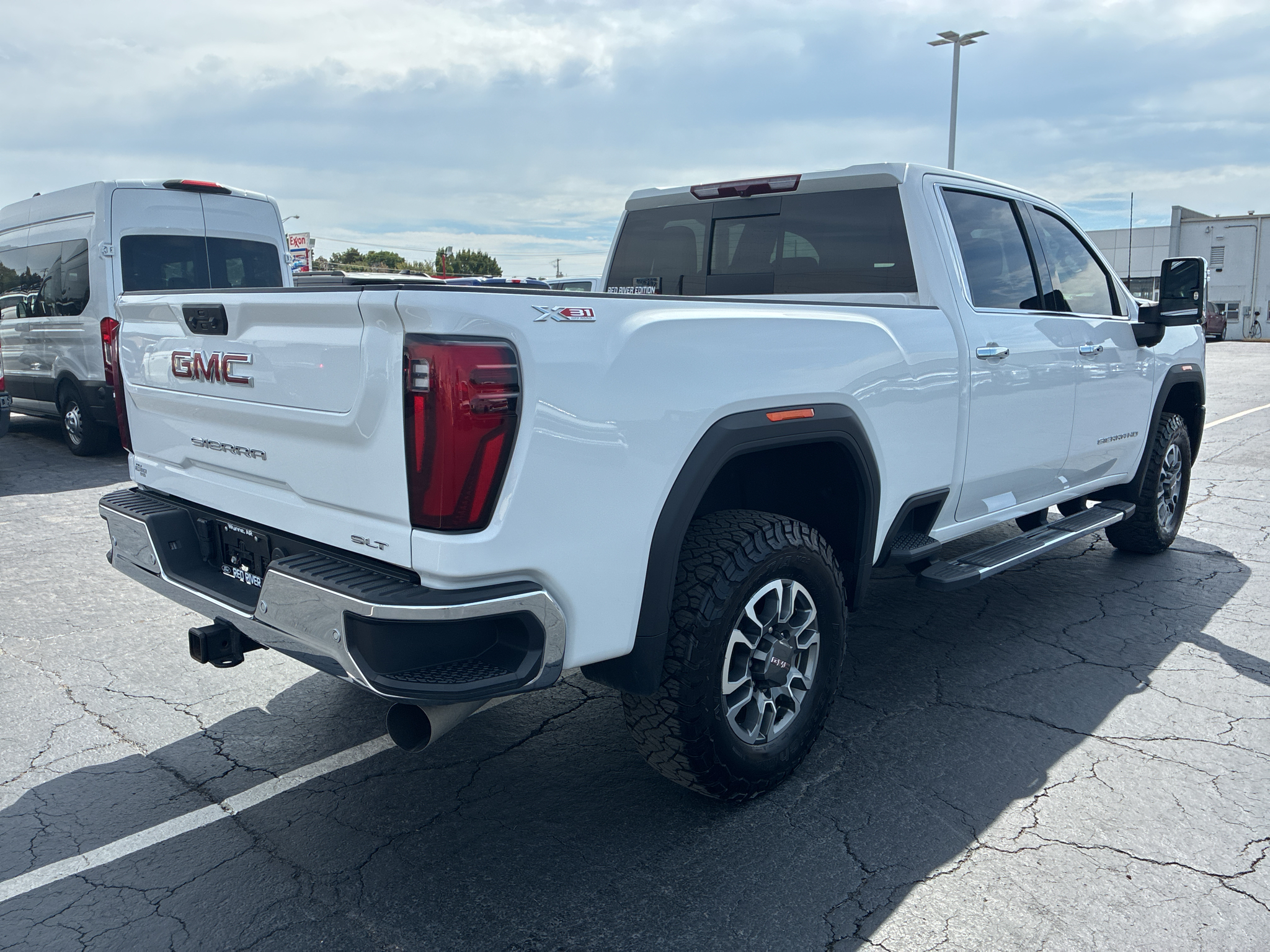 2025 GMC Sierra SLT photo 5