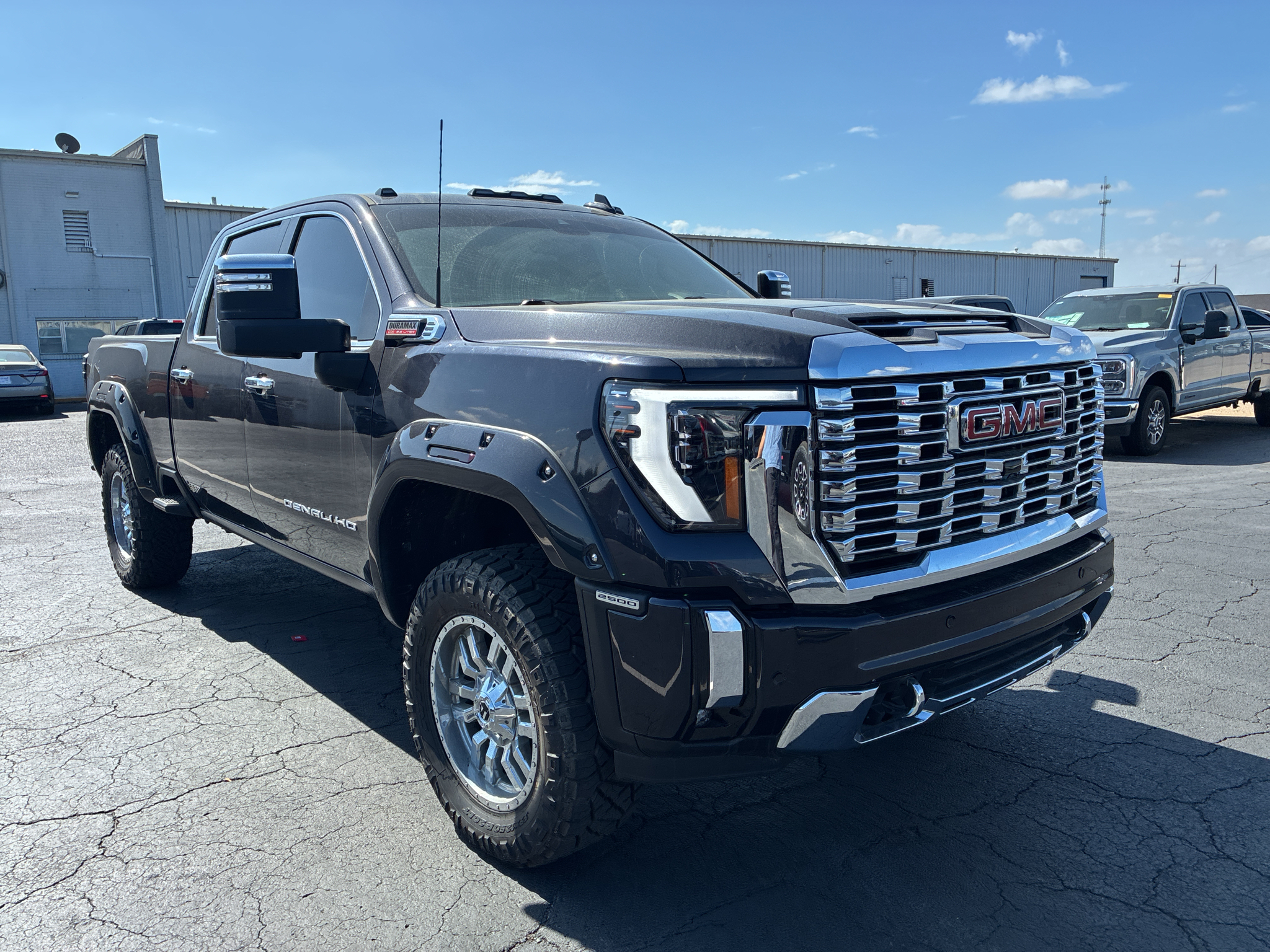 2024 GMC Sierra Denali photo 3
