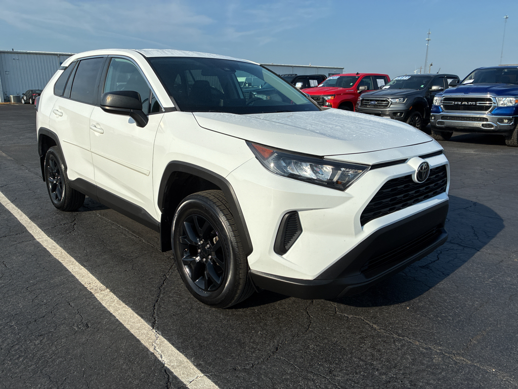 2022 Toyota RAV4 LE photo 3